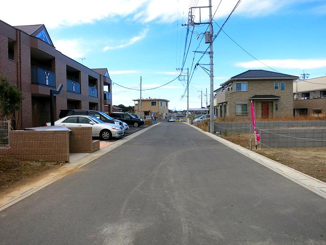 Local photos, including front road. Local (12 May 2013) Shooting