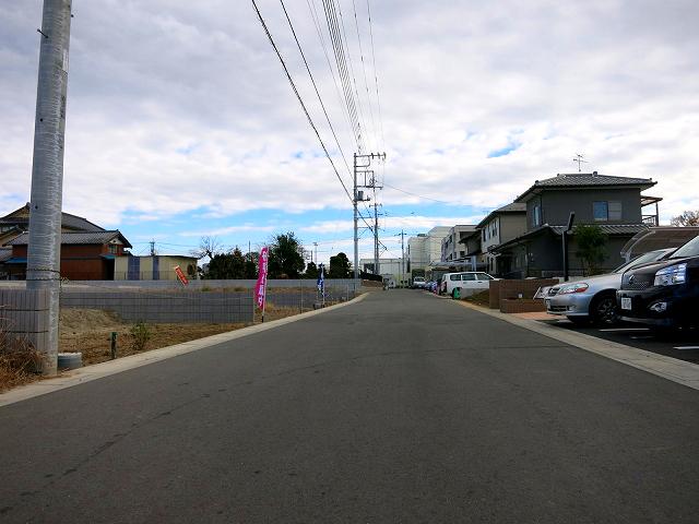 Local photos, including front road. Local (12 May 2013) Shooting