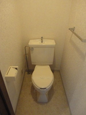 Toilet. Other Room No. (208 Room No.) reference photograph