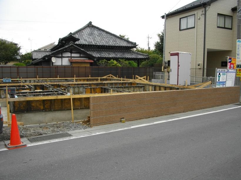 Local photos, including front road. Local (10 May 2013) Shooting