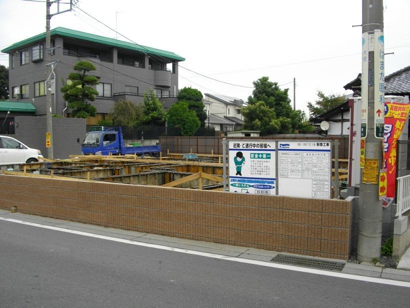 Local photos, including front road. Local (10 May 2013) Shooting