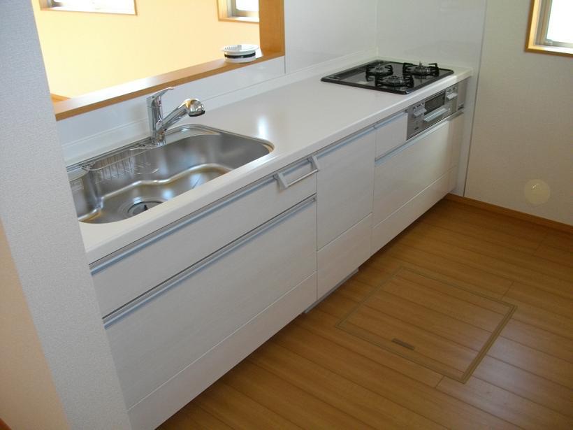 Same specifications photo (kitchen). System kitchen same specification plan