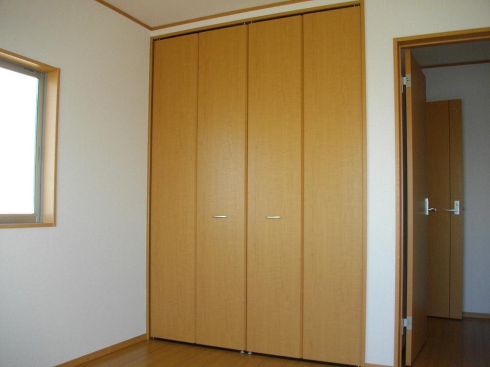 Same specifications photos (Other introspection). Storage closet construction cases