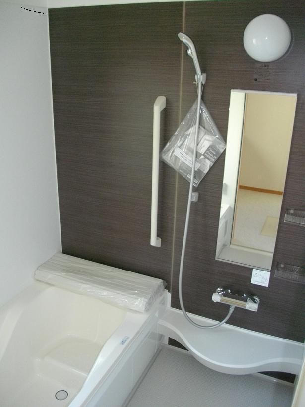 Bathroom. Easy-to-use shower head that can spacious 1 pyeong type bathroom height adjustment