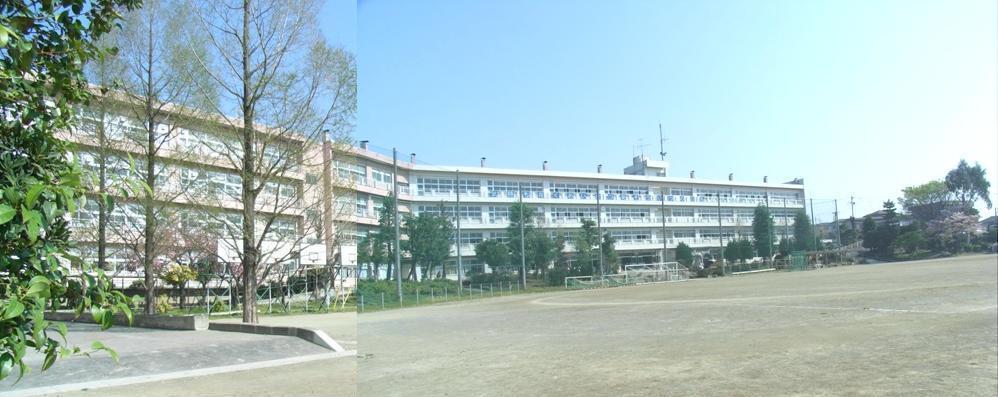 Junior high school. 1457m to Saitama City Mitsuhashi junior high school