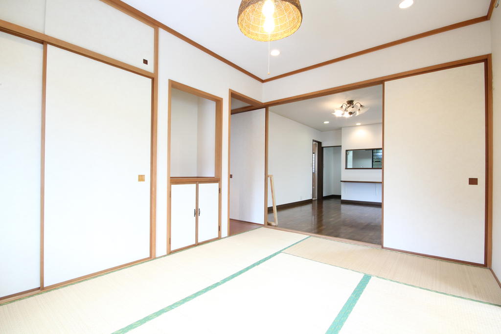 Living and room. Tatami settles ・  ・  ・