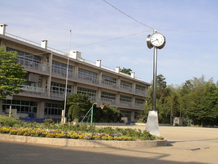 Primary school. 649m until the Saitama Municipal Sashiogi elementary school (elementary school)