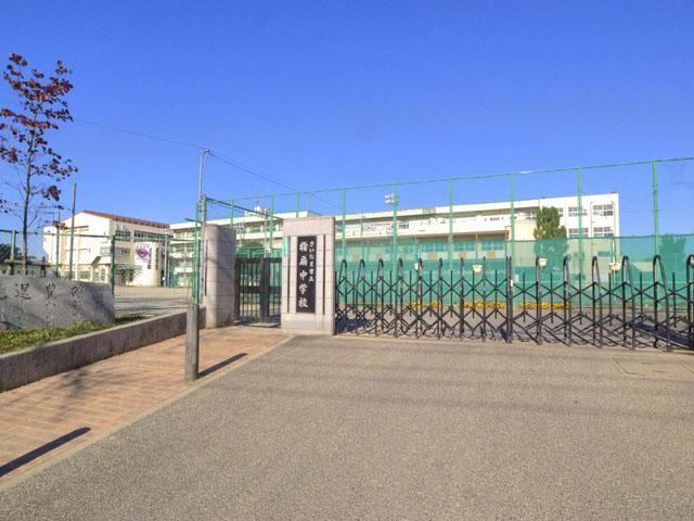 Junior high school. 1300m until the Saitama Municipal Sashiogi junior high school