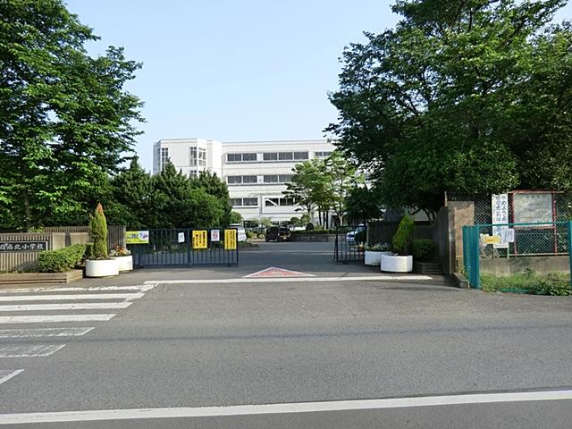 Primary school. 1448m until the Saitama Municipal Sashiogi North Elementary School