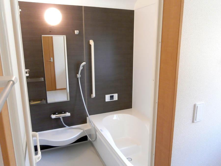 Bathroom. Was building completed. Such as the actual image from per yang, We have to wait all the time so you can see directly. 