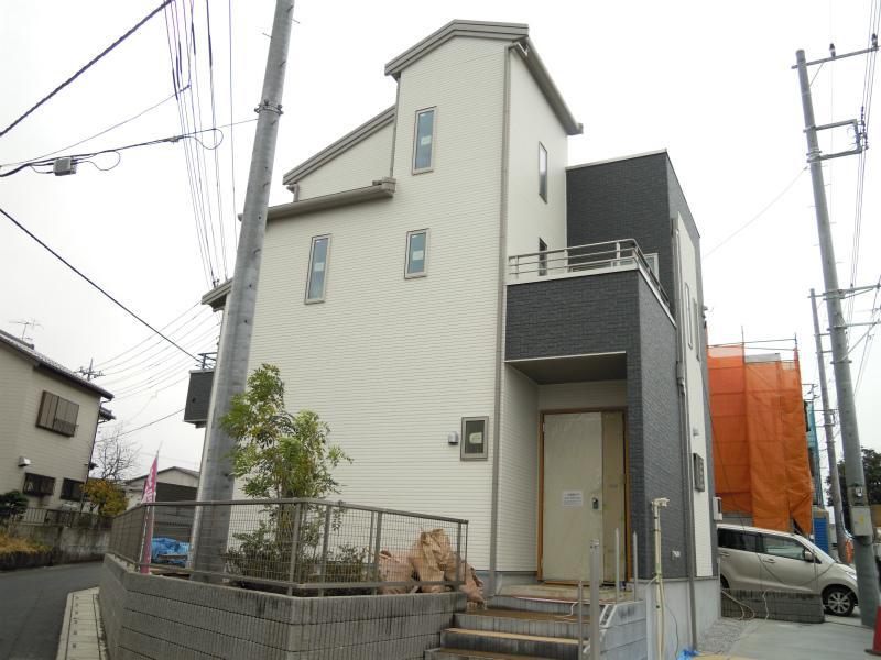 Local appearance photo. Local (12 May 2013) Shooting