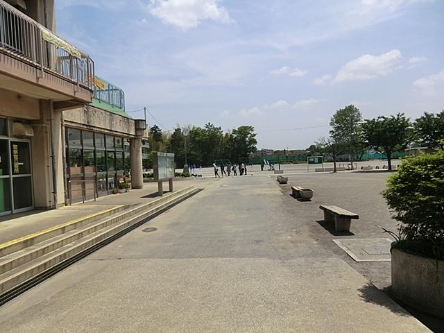 Primary school. 1300m until the Saitama Municipal Sashiogi Elementary School
