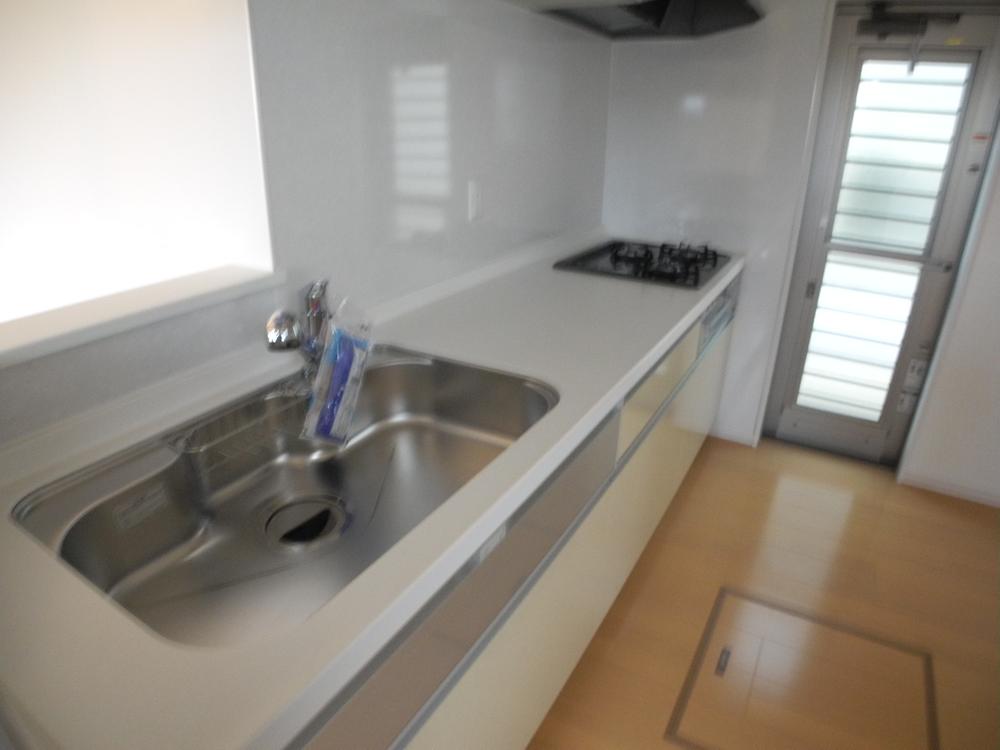 Kitchen. ● kitchen tones and yellow