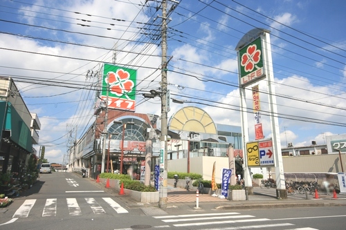 Supermarket. 125m up to life Sashiogi store (Super)