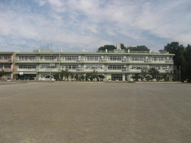 Primary school. Saitama Municipal Sashiogi 800m up to elementary school