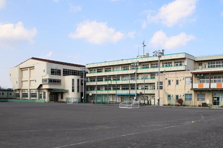 Junior high school. 700m until the Saitama Municipal Sashiogi junior high school