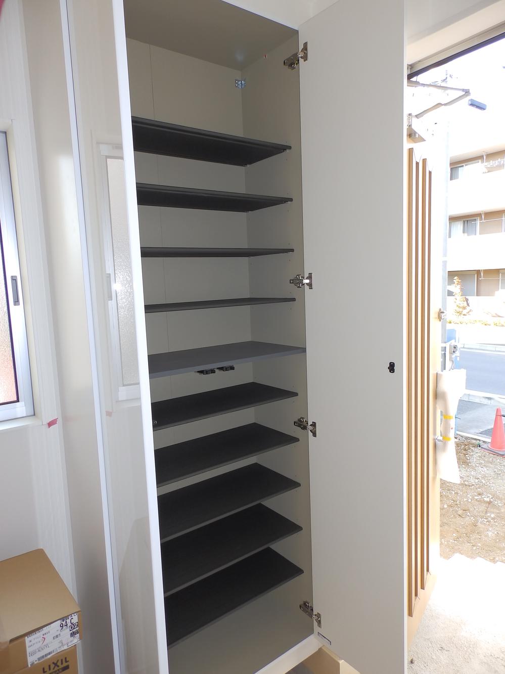 Receipt. ◆ Plenty of storage shoes cloak ◆