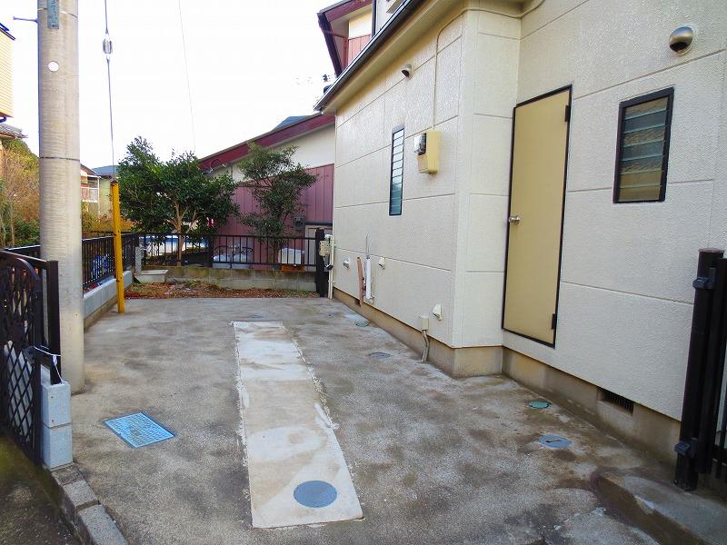 Parking lot. Local (12 May 2013) Shooting