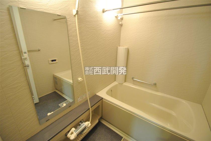 Bathroom. Large bathtub in the bathroom