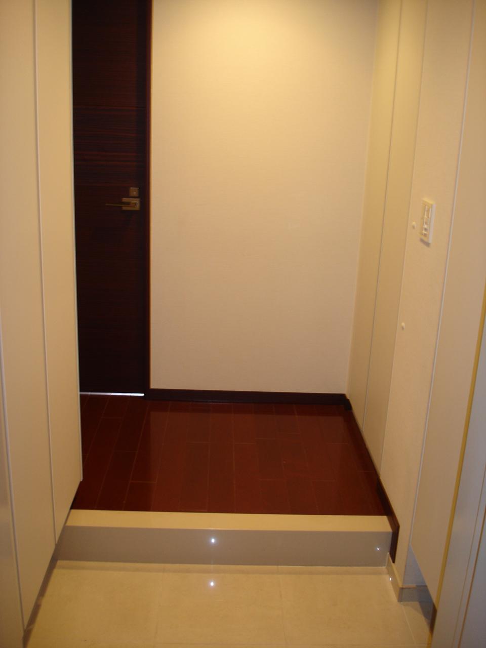 Entrance. Local (12 May 2013) Shooting