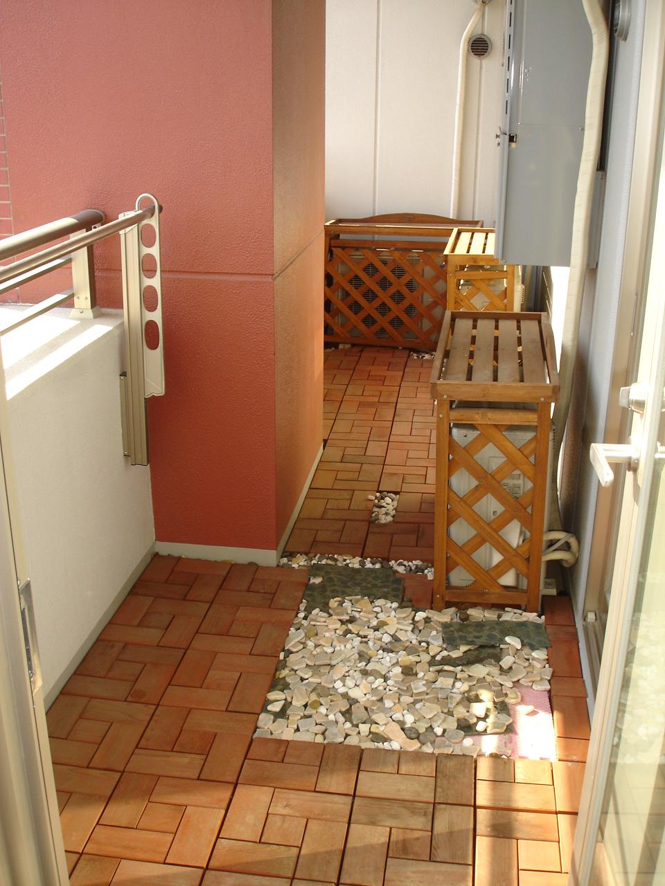 Balcony. There are also services a balcony on the north side to the other of this balcony!