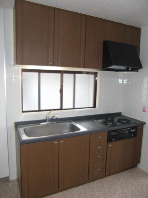 Kitchen. Easy cook because it is a three-necked kitchen