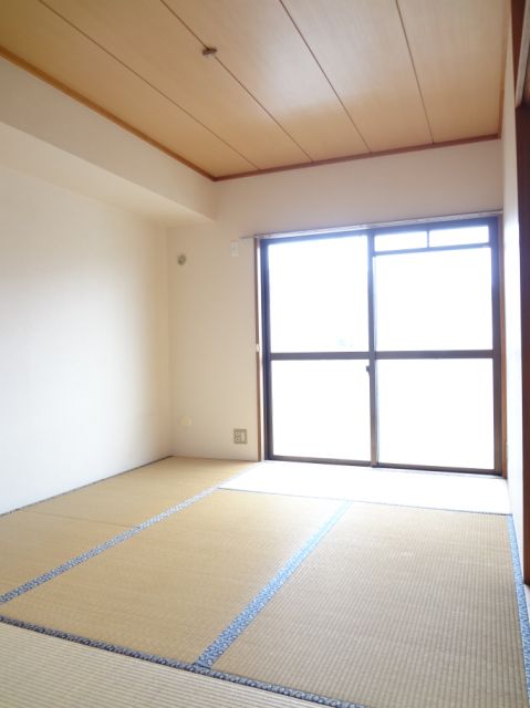 Living and room. It is settle tatami rooms