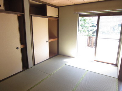 Living and room. Japanese-style room 6 quires! Of 2 between the content storage is attached! 