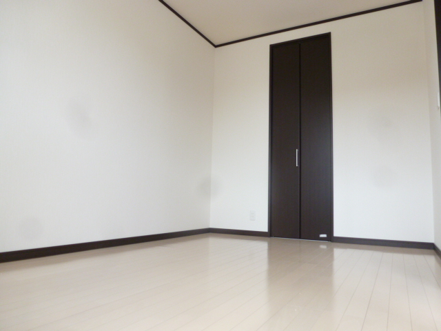 Other room space. Bright flooring of Western-style 6 quires