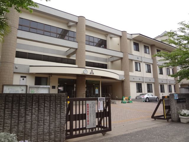 Junior high school. Municipal Sakuragi until junior high school (junior high school) 650m