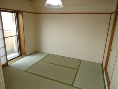 Living and room.  ※ 506, Room interior reference photograph Bright Japanese-style room facing the balcony