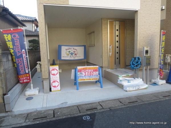Parking lot. Built-in garage to protect the car from the wind and rain
