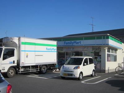 Convenience store. 340m to Family Mart (convenience store)