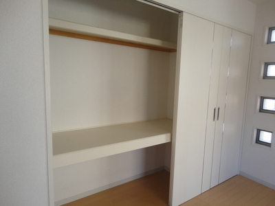 Receipt. Storage space plenty! You can more effectively take advantage of the spread of the room!