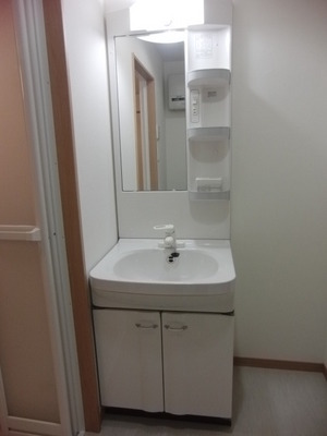 Washroom. Independent wash basin