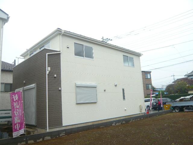Local appearance photo. Long is the house of the day