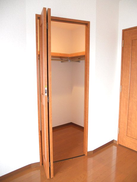 Receipt. Storage capacity of enhancement in the walk-in closet of Western-style 7.38 quire