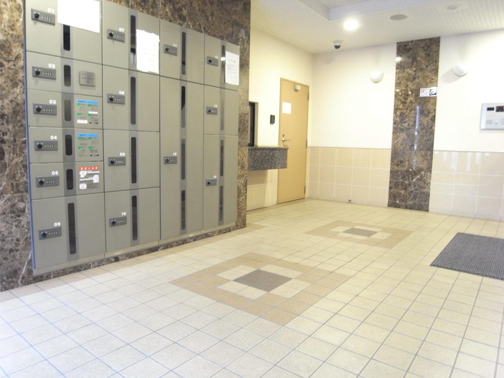 Entrance. Common areas