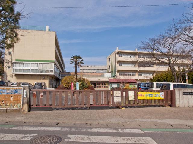 Primary school. Until Shibakawa Small 500m