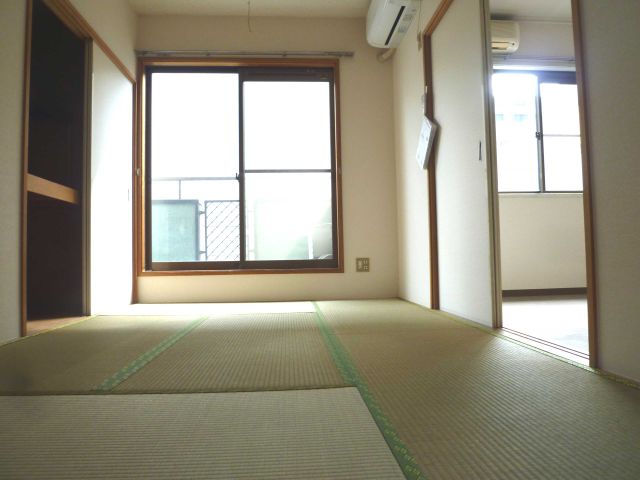 Living and room. It is settle tatami rooms