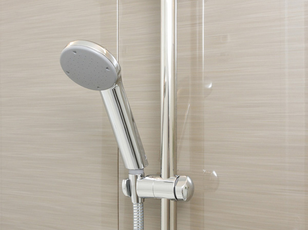 Bathing-wash room.  [Shower slide bar] According to the people and the attitude to use, Has adopted a shower slide bar to the height and angle of the shower can be freely adjusted.