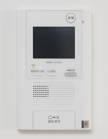 Security.  [Auto-lock system with a TV monitor to shut out a suspicious person in advance] In a TV monitor of each dwelling unit, Check the visitor who is in the entrance hall. It is safe because it unlocked from the check with the video and audio. (Same specifications)