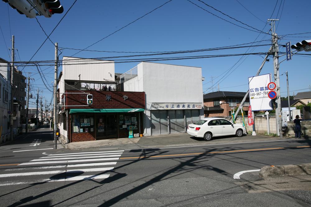 Local photos, including front road. It is a good location of the property facing the prefectural road. 