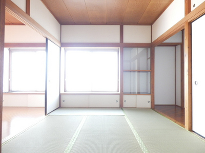 Living and room. Japanese-style room is only one room It will be 6 Pledge