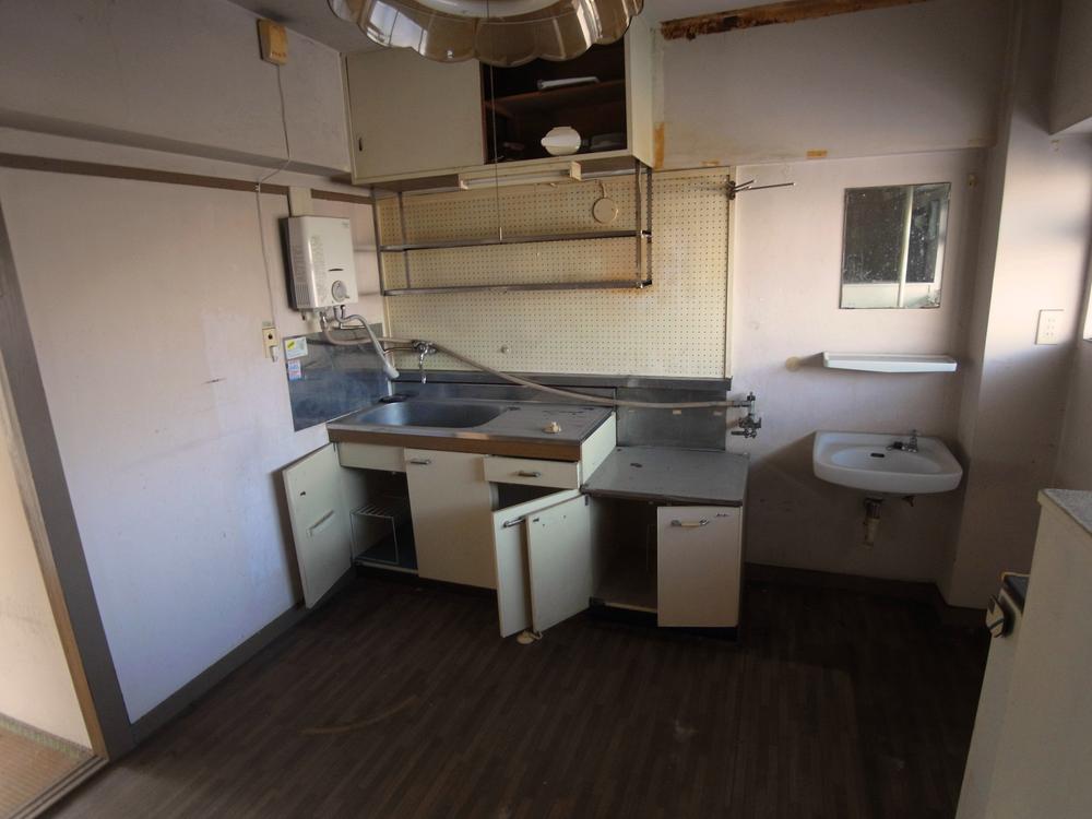 Kitchen. Indoor (11 May 2013) Shooting