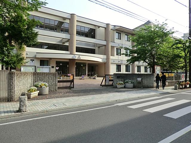 Junior high school. Municipal Sakuragi until junior high school 370m