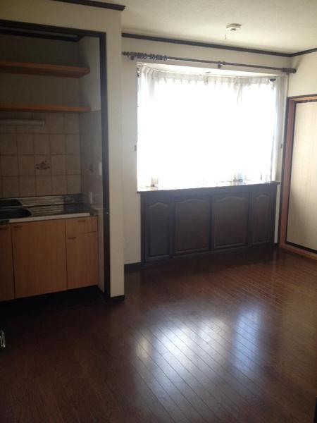 Non-living room. 2 Kaiyoshitsu ・ With mini kitchen (April 2013) Shooting