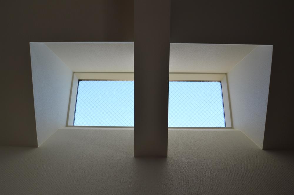 Other introspection. Installed two places the top light to the LD to, You can feel the brightness and warmth.