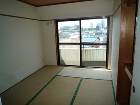 Living and room. Bright Japanese-style room 6 quires