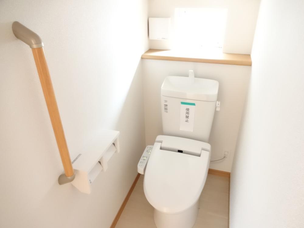 Toilet. Indoor (10 May 2013) Shooting Building